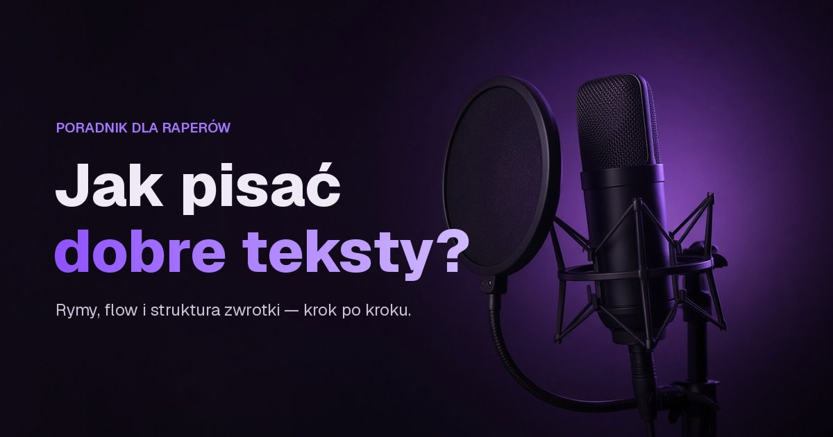 Mikrofon studyjny na fioletowym tle. Napis: Poradnik dla raperów. Jak pisać dobre teksty? Rymy, flow i struktura zwrotki — krok po kroku.